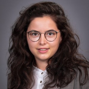 Laura - Prof de maths - Paris