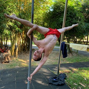 Jay - Prof de pole dance - Aubervilliers