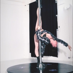 Sky - Prof de pole dance - Pantin