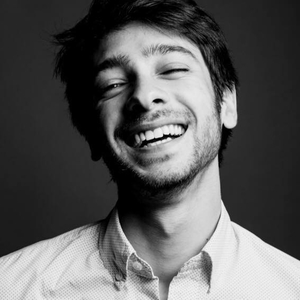 Charles - Prof de sciences politiques - Paris