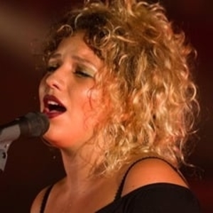 Romane - Prof de chant - Paris