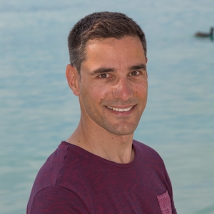 Roland - Prof de yoga - Annecy