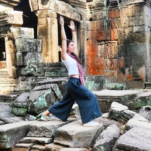 Julia - Prof de yoga - Paris