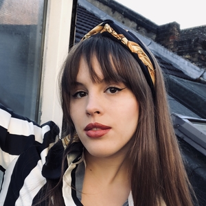 Aloïse - Prof de couture - London