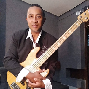 BERNARD - Prof de guitare - Plateau-Caillou