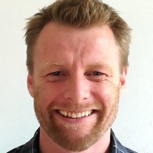 Julien - Prof de yoga - Jaunay-Clan