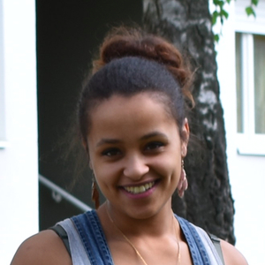 Pola - Prof d'économie - Bourron-Marlotte