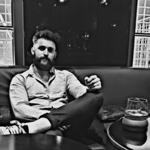 Paul - Prof de droit - Paris