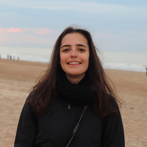Louise - Prof de droit - Etterbeek