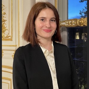 Lou - Prof de droit des affaires - Malakoff