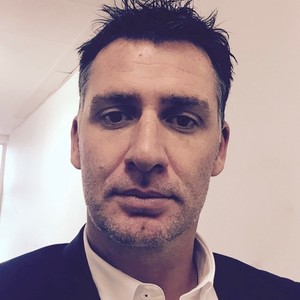 Alexandre - Prof d'économie - Noumea