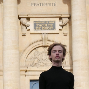 Tom - Prof de droit civil - Paris