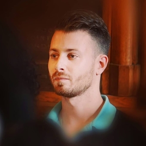 Charles - Prof de droit - Paris 5e