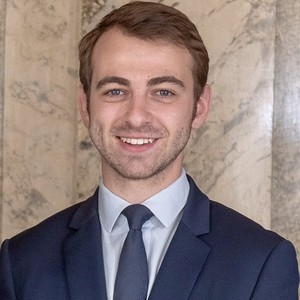 Maxime - Prof de droit constitutionnel - Paris