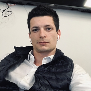 Anthony - Prof d'économie - Paris 10e