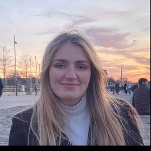 Emma - Prof d'histoire - géo - Poitiers