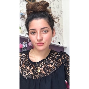 Romane - Prof d'économie - Vieille-Toulouse