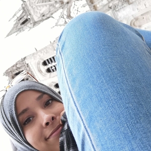 Asmaa - Prof de droit - Nanterre