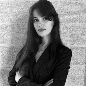 Jeanne - Prof de droit des affaires - Paris