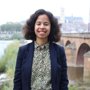 Sara - Prof de droit - Paris