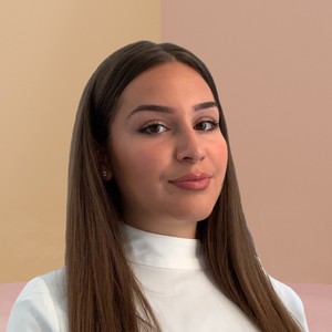 Astrid - Prof de marketing - Paris