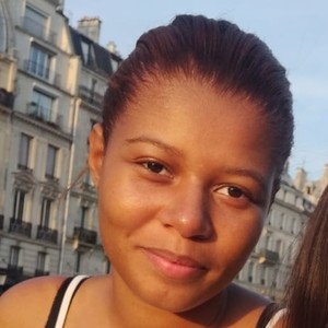 Mélody - Prof de physique - chimie - Ézanville