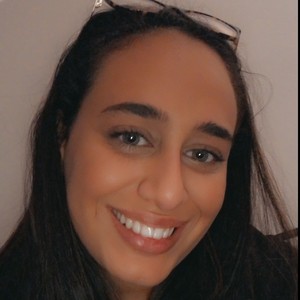 Narimane - Prof d'économie - Lille