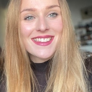 Julie - Prof d'économie - Bordeaux