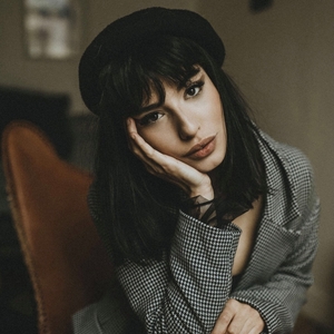 Esther - Prof de philosophie - Paris