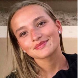 Lara - Prof de philosophie - Paris