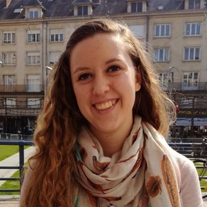 Laura - Prof de maths - Ouerre