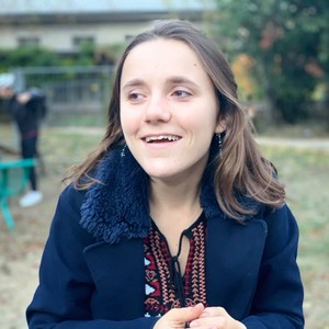 LÉONORE - Prof de français - Paris
