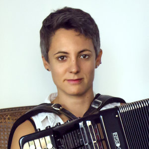 Servane Io - Prof de solfège - Athens