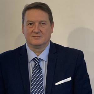 Francis - Prof de management - Camoël