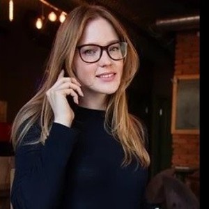 Pauline - Prof de droit - Paris
