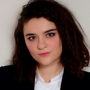 Clara - Prof de droit civil - Paris