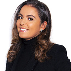 Sarah - Prof de droit - Paris