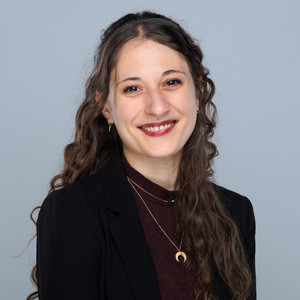 Cécile - Prof de droit civil - Paris
