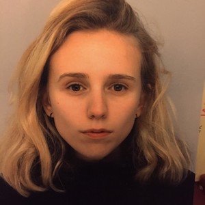 Inès - Prof d'histoire - géo - Paris