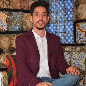 Ahmed - Prof de droit civil - Avon