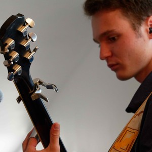 Charles - Prof de guitare - Dole