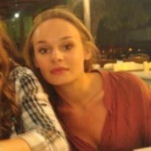 Laura - Prof de français - Paris