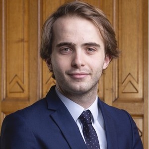 Pierre - Prof de droit des affaires - Paris