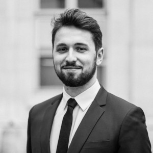 Louis - Prof de droit des affaires - Paris