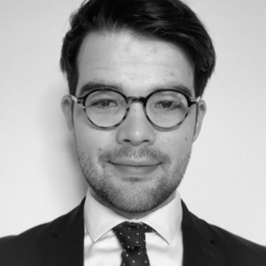 Victor - Prof de droit des affaires - Paris