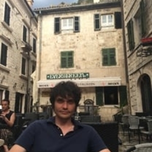 Pierre - Prof de droit civil - Paris