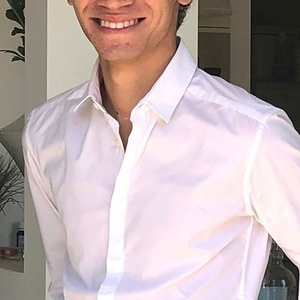 Louis - Prof de droit - Paris