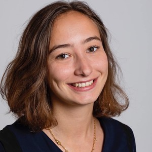 Jeanne - Prof de droit des affaires - Paris