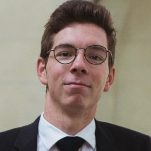 Nicolas - Prof de droit constitutionnel - Paris