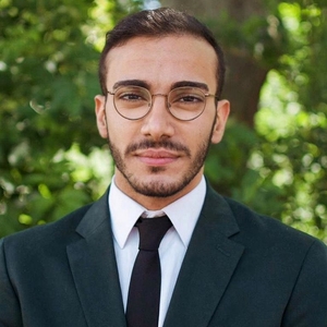 AHMED - Prof de droit public - Paris